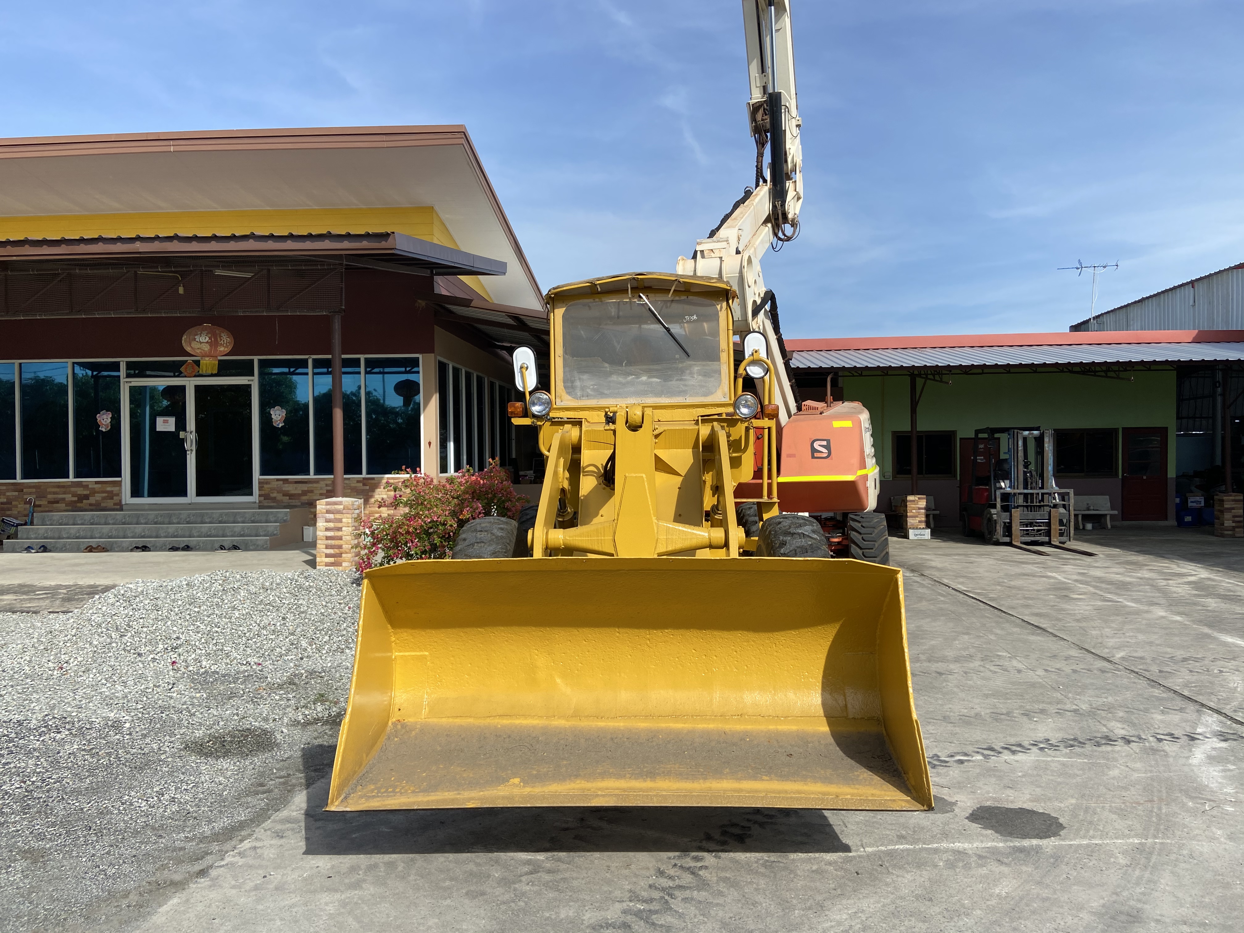 ขายรถตักKOMATSU รุ่นJH30B นำเข้าญี่ปุ่นไม่เคยใช้งานในไทย เลี้ยวล้อ เครื่องอีซูซุ 4สูบ สภาพดีพร้อมใช้