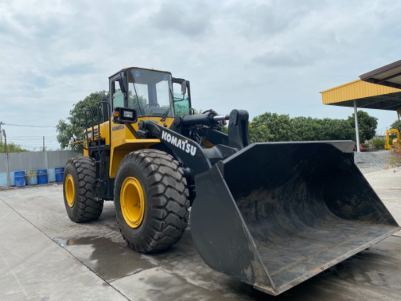 รถตักล้อยาง KOMATSU รุ่น WA380-3A บุ้งกี๋ขนาด3.4คิว ยกสูง3.9เมตร รถสวย เครื่องดีแรงดี รถนอก ไม่เคยใช รถตักล้อยาง KOMATSU รุ่น WA380-3A บุ้งกี๋ขนาด3.4คิว ยกสูง3.9เมตร รถสวย เครื่องดีแรงดี รถนอก ไม่เคยใช