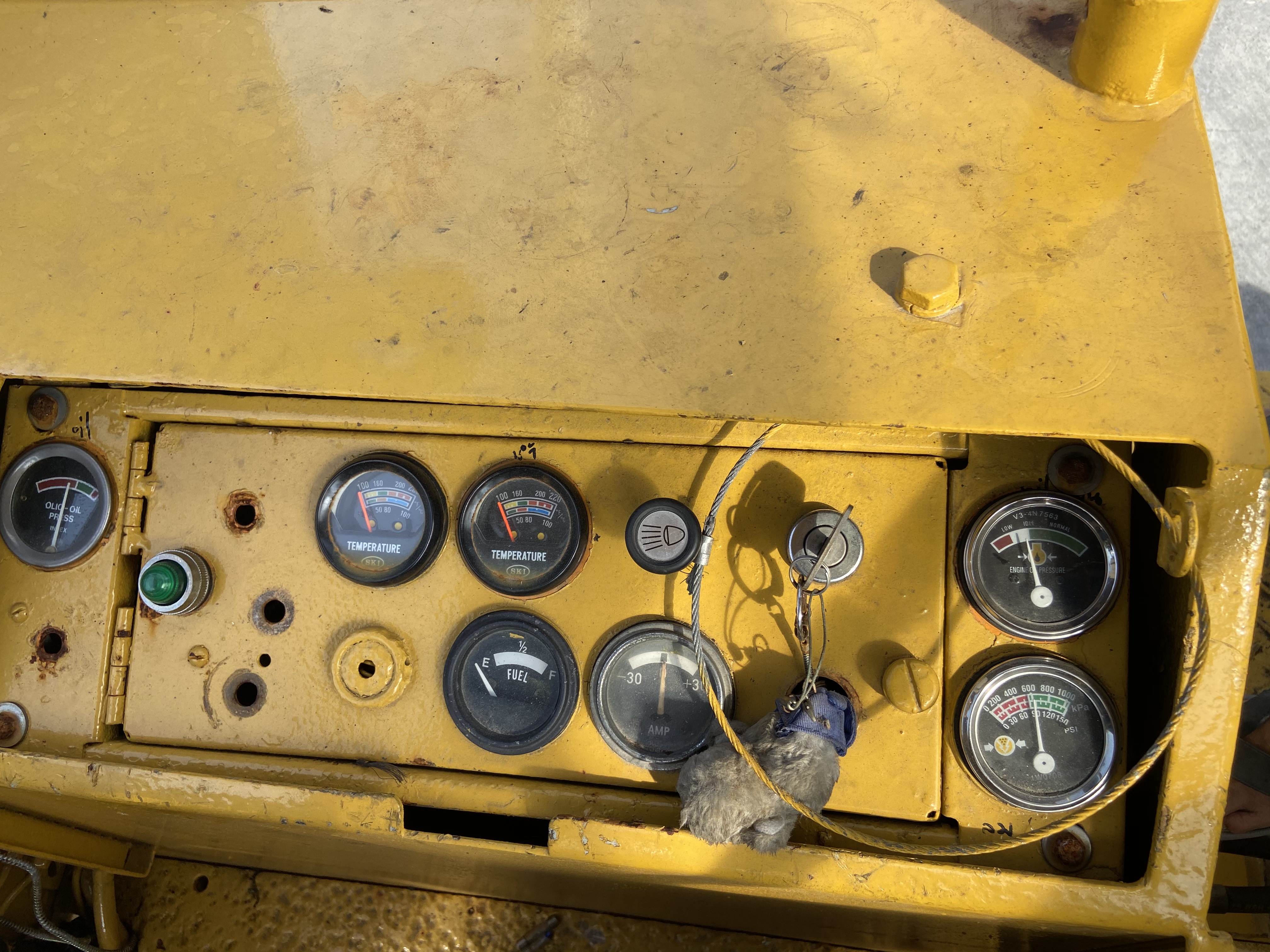 ขายรถตักKOMATSU รุ่นJH30B นำเข้าญี่ปุ่นไม่เคยใช้งานในไทย เลี้ยวล้อ เครื่องอีซูซุ 4สูบ สภาพดีพร้อมใช้