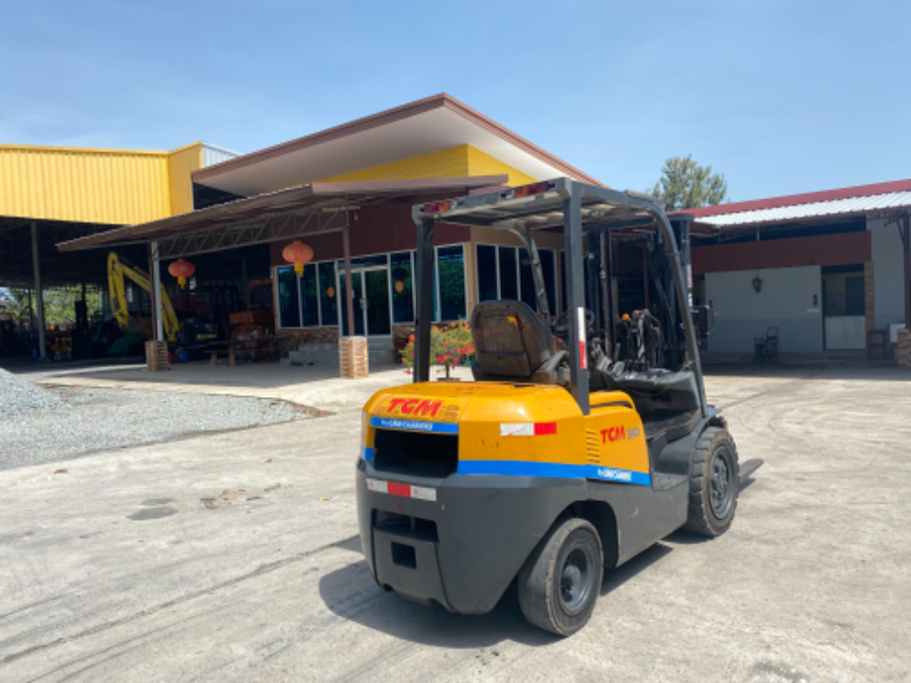 รถโฟล์คลิฟต์ TCM รุ่น FD30T3 ยกได้3ตัน รถนอกนำเข้า ไม่เคยใช้ในไทย ติดต่อ081-8302909จิรโรจน์ Line: jiraroj2909