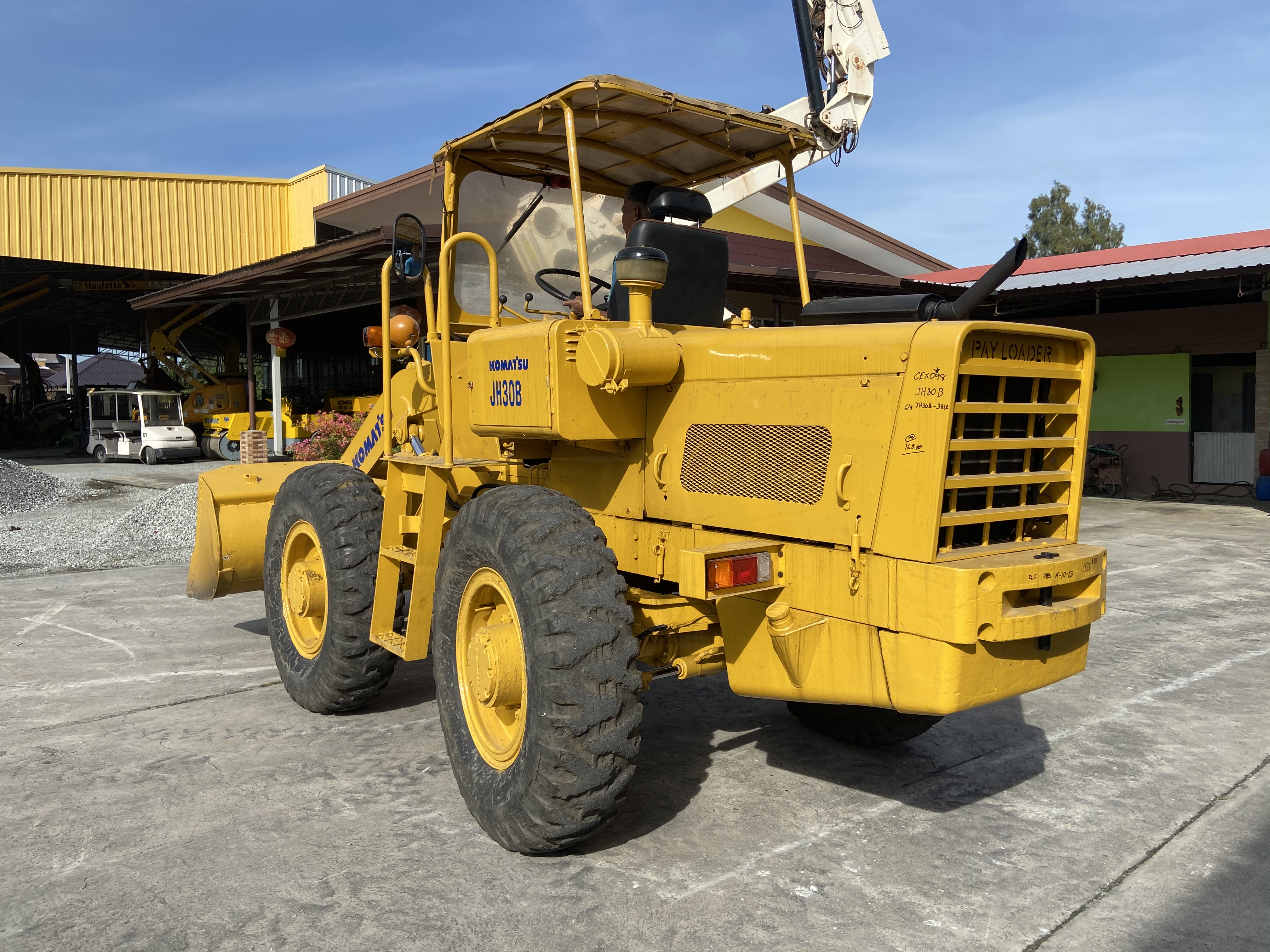 ขายรถตักKOMATSU รุ่นJH30B นำเข้าญี่ปุ่นไม่เคยใช้งานในไทย เลี้ยวล้อ เครื่องอีซูซุ 4สูบ สภาพดีพร้อมใช้ ขายรถตักKOMATSU รุ่นJH30B นำเข้าญี่ปุ่นไม่เคยใช้งานในไทย เลี้ยวล้อ เครื่องอีซูซุ 4สูบ สภาพดีพร้อมใช้