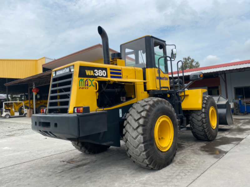 รถตักล้อยาง KOMATSU รุ่น WA380-3A บุ้งกี๋ขนาด3.4คิว ยกสูง3.9เมตร รถสวย เครื่องดีแรงดี รถนอก ไม่เคยใช รถตักล้อยาง KOMATSU รุ่น WA380-3A บุ้งกี๋ขนาด3.4คิว ยกสูง3.9เมตร รถสวย เครื่องดีแรงดี รถนอก ไม่เคยใช