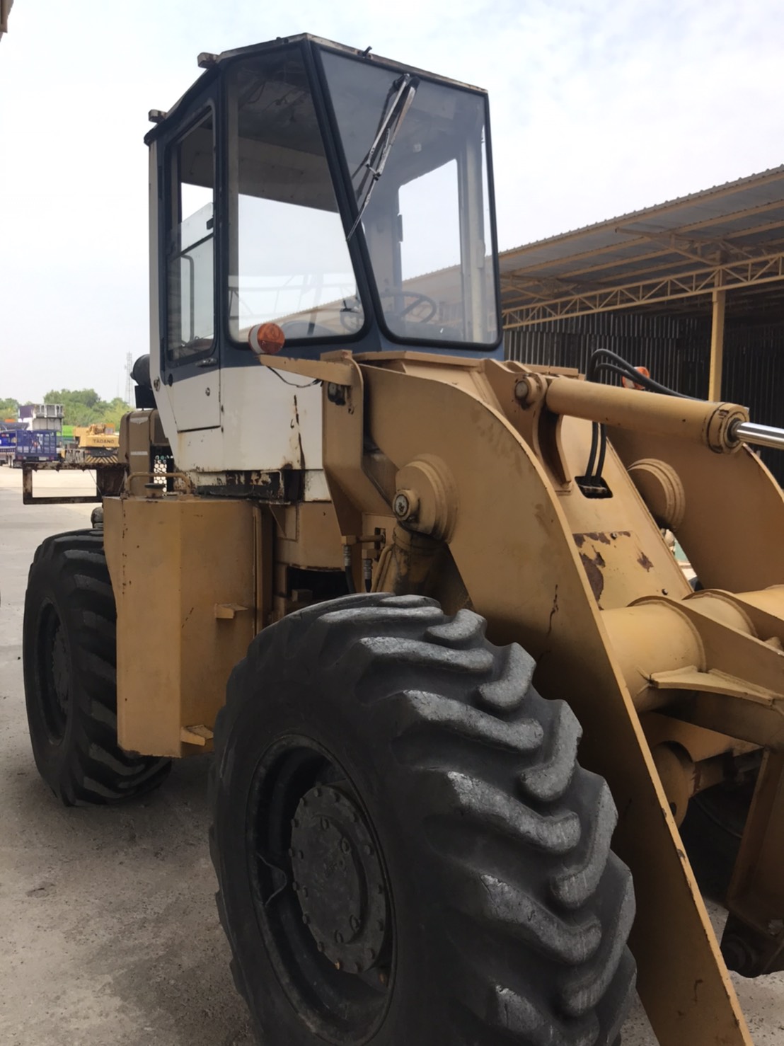 รถตัก เก่านอกราคาถูกมาก รถตัก เก่านอกราคาถูกมาก