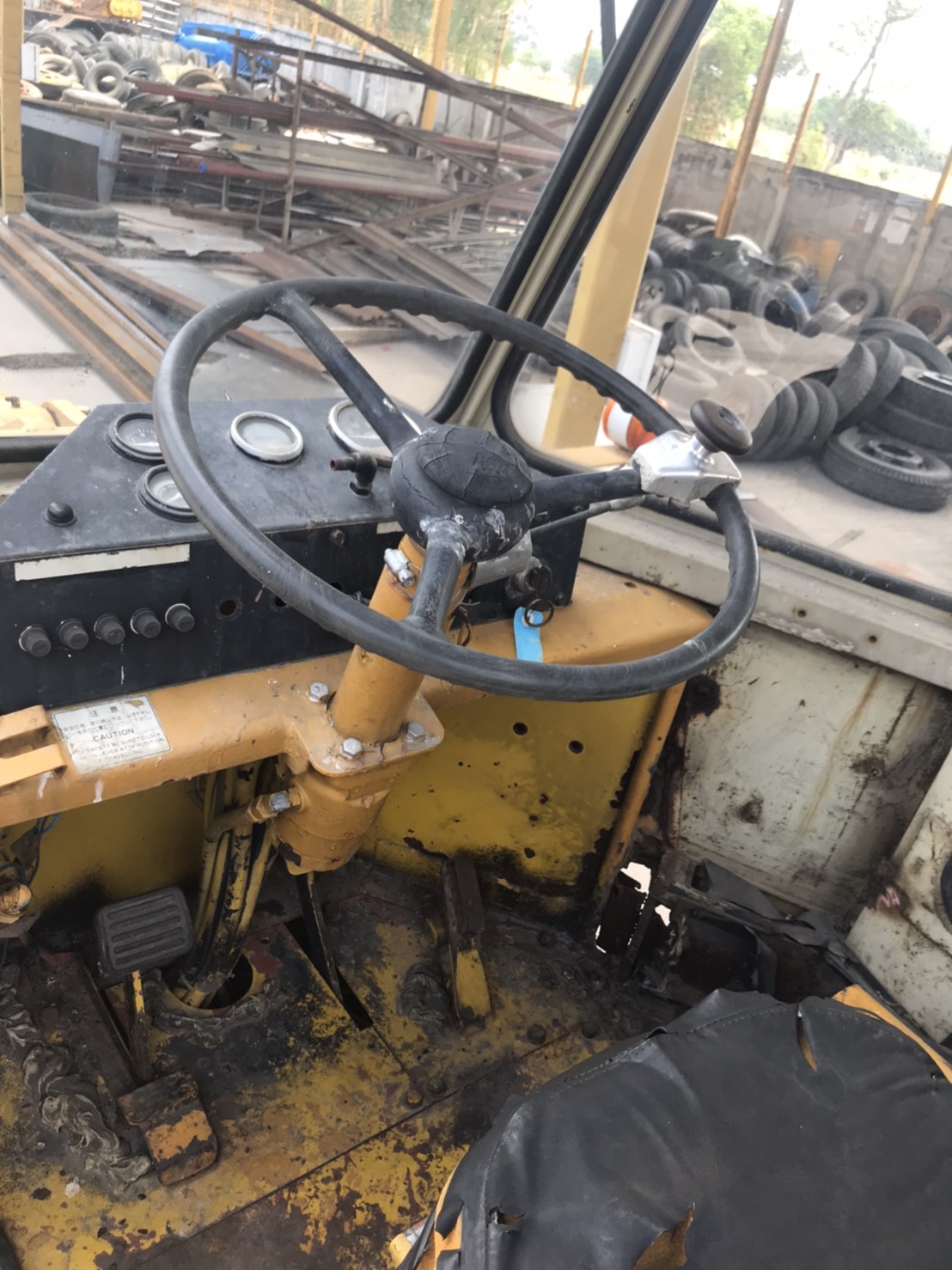 รถตัก เก่านอกราคาถูกมาก รถตัก เก่านอกราคาถูกมาก