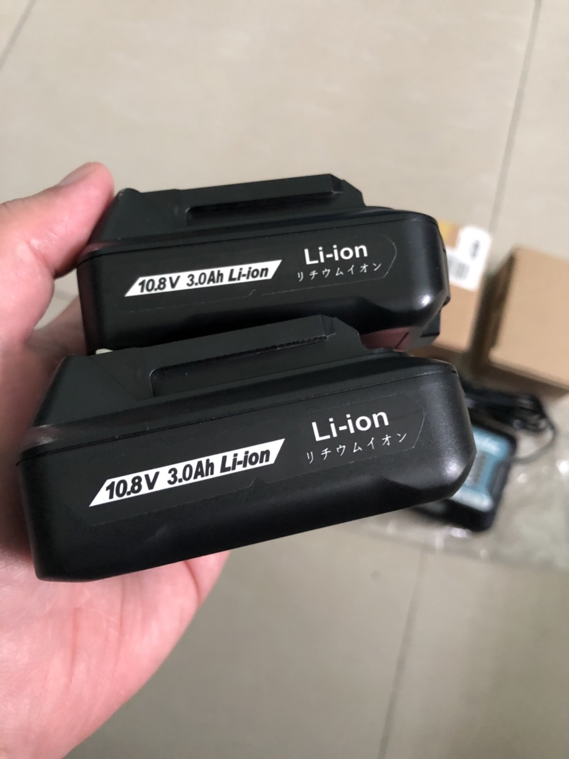 แท่นชาร์จ makita 12v + แบตเตอรี่ 2ก้อน เป็นของใหม่ไม่เคยใช้งาน (ขอไม่แยกขายนะครับ) แท่นชาร์จ makita 12v + แบตเตอรี่ 2ก้อน เป็นของใหม่ไม่เคยใช้งาน (ขอไม่แยกขายนะครับ)