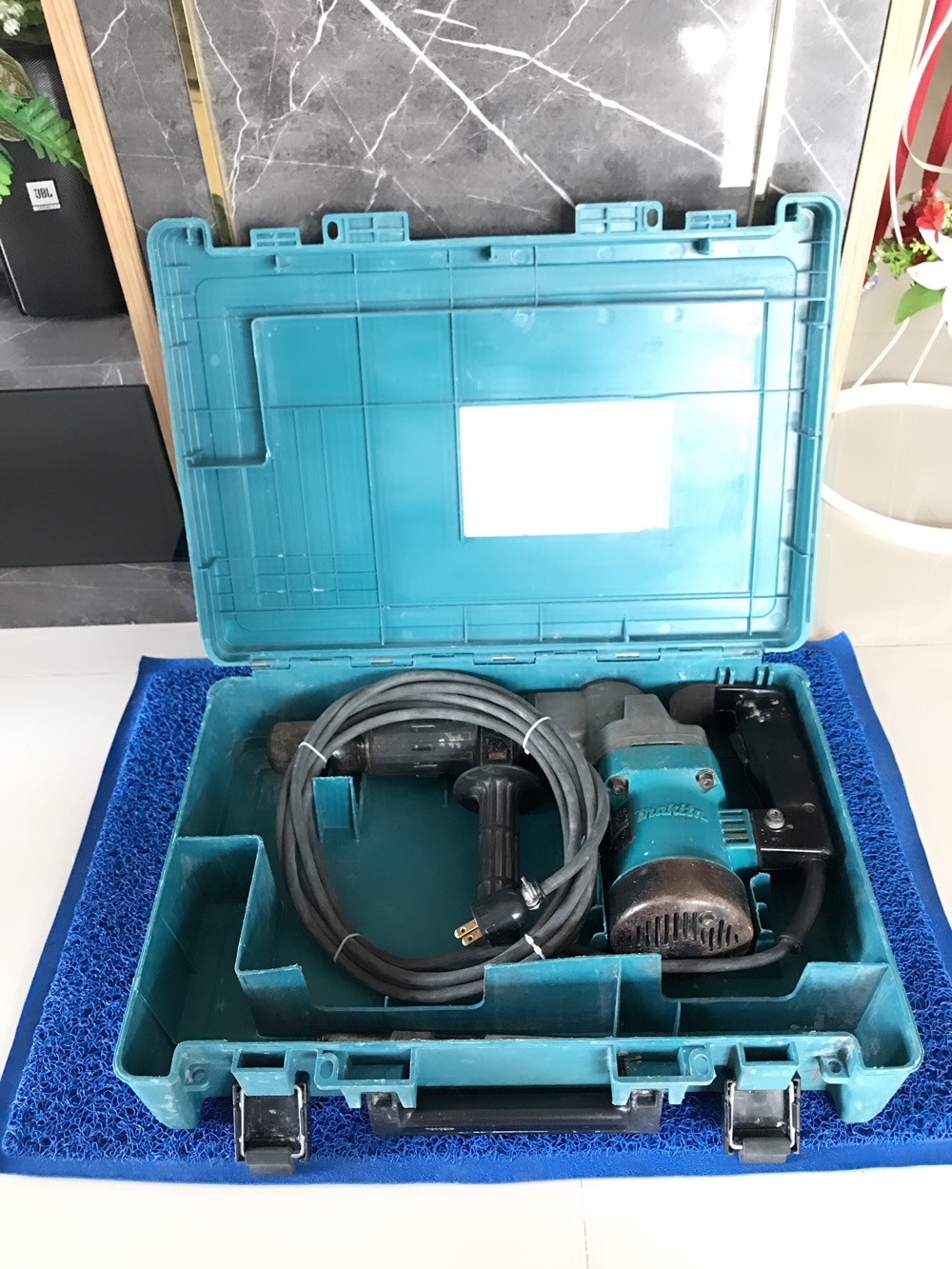 ขายเครื่องสกัดคอนกรีตยี่ห้อMAKITA รุ่นHM0810ของแท้สภาพสวยยกกล่อง