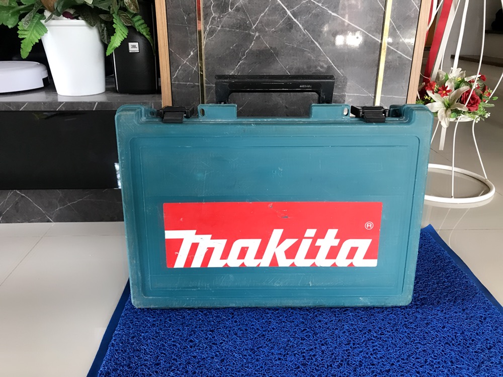 ขายเครื่องสกัดคอนกรีตยี่ห้อMAKITA รุ่นHM0810ของแท้สภาพสวยยกกล่อง