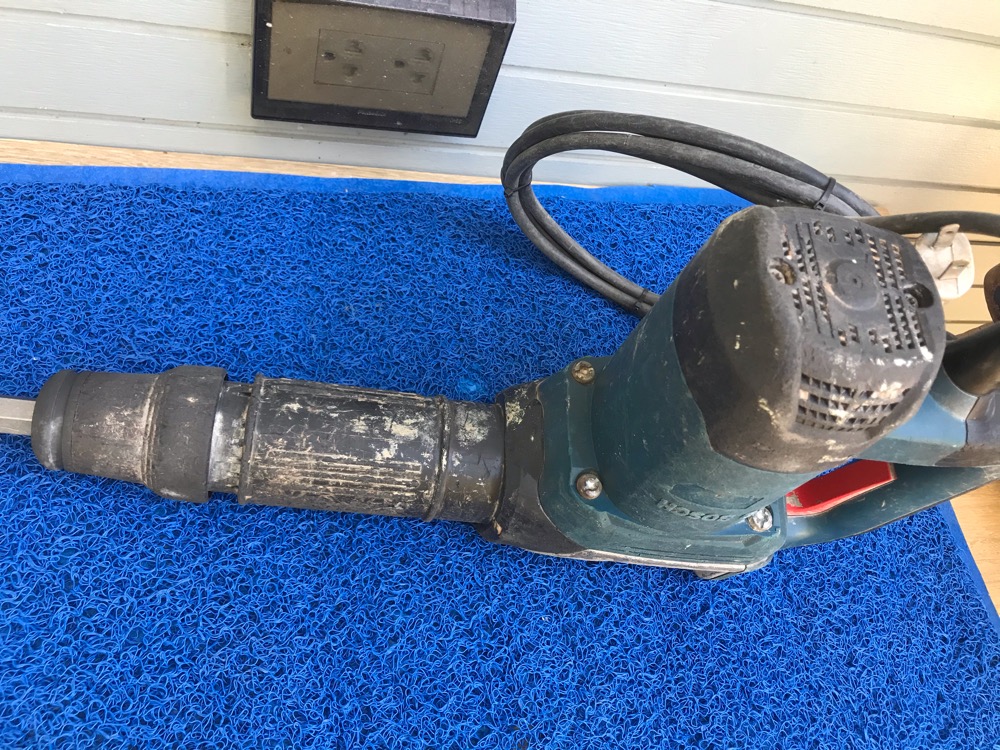 ขายเครื่องสกัดคอนกรีตยี่ห้อBOSCHแรงๆขายถูกพร้อมใช้งาน ขายเครื่องสกัดคอนกรีตยี่ห้อBOSCHแรงๆขายถูกพร้อมใช้งาน