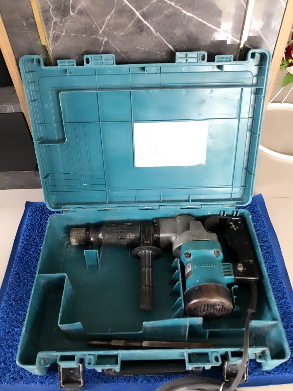 ขายเครื่องสกัดคอนกรีตยี่ห้อMAKITA รุ่นHM0810ของแท้สภาพสวยยกกล่อง