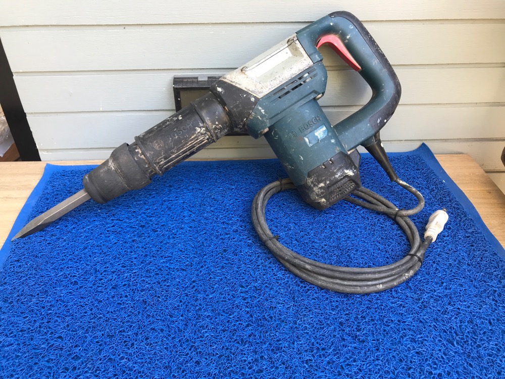 ขายเครื่องสกัดคอนกรีตยี่ห้อBOSCHแรงๆขายถูกพร้อมใช้งาน ขายเครื่องสกัดคอนกรีตยี่ห้อBOSCHแรงๆขายถูกพร้อมใช้งาน