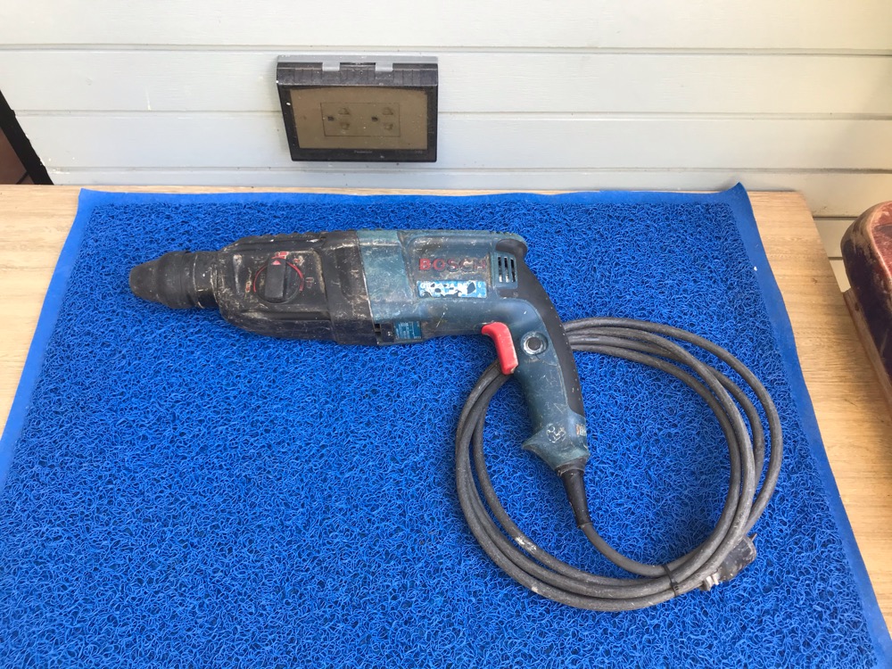 ขายสว่านไฟฟ้าระบบโรตารี่เจาะกระแทกปูนยี่ห้อBOSCHของแท้3ระบบ ขายสว่านไฟฟ้าระบบโรตารี่เจาะกระแทกปูนยี่ห้อBOSCHของแท้3ระบบ