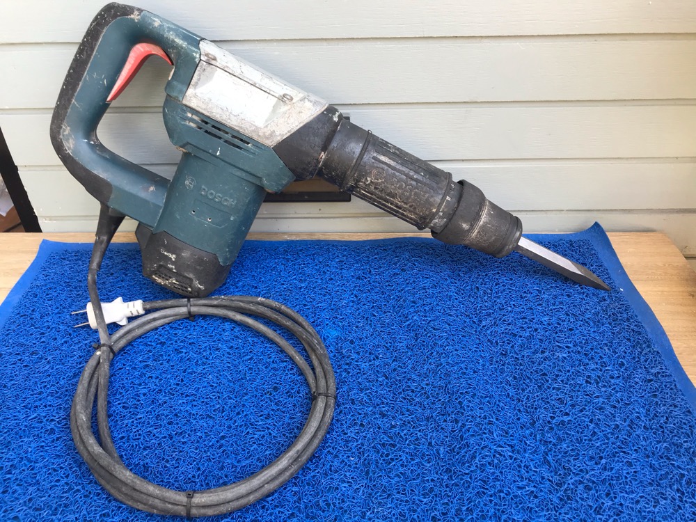 ขายเครื่องสกัดคอนกรีตยี่ห้อBOSCHแรงๆขายถูกพร้อมใช้งาน ขายเครื่องสกัดคอนกรีตยี่ห้อBOSCHแรงๆขายถูกพร้อมใช้งาน