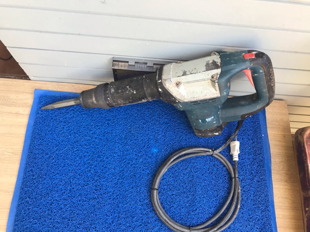 ขายเครื่องสกัดคอนกรีตยี่ห้อBOSCHแรงๆขายถูกพร้อมใช้งาน ขายเครื่องสกัดคอนกรีตยี่ห้อBOSCHแรงๆขายถูกพร้อมใช้งาน