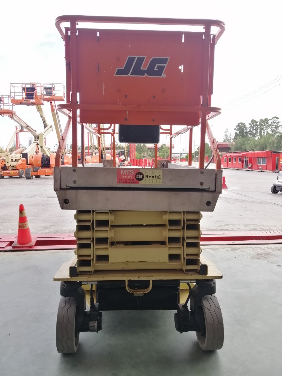 ขายรถกระเช้า JLG ขากรรไกร 2646ES สูง 7.92 เมตร มือสอง ขายรถกระเช้า JLG ขากรรไกร 2646ES สูง 7.92 เมตร มือสอง