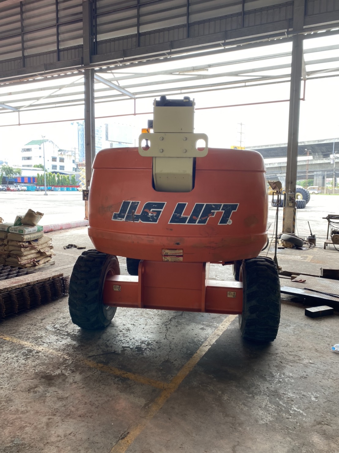 ขายรถกระเช้า JLG บูมตรง 600S สูง 18.36 เมตร มือสอง ขายรถกระเช้า JLG บูมตรง 600S สูง 18.36 เมตร มือสอง