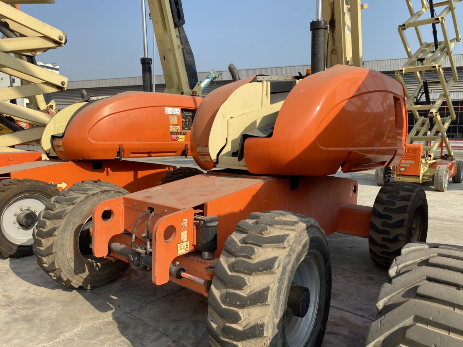 ขายรถกระเช้า JLG บูมตรง 600S สูง 18.36 เมตร มือสอง ขายรถกระเช้า JLG บูมตรง 600S สูง 18.36 เมตร มือสอง