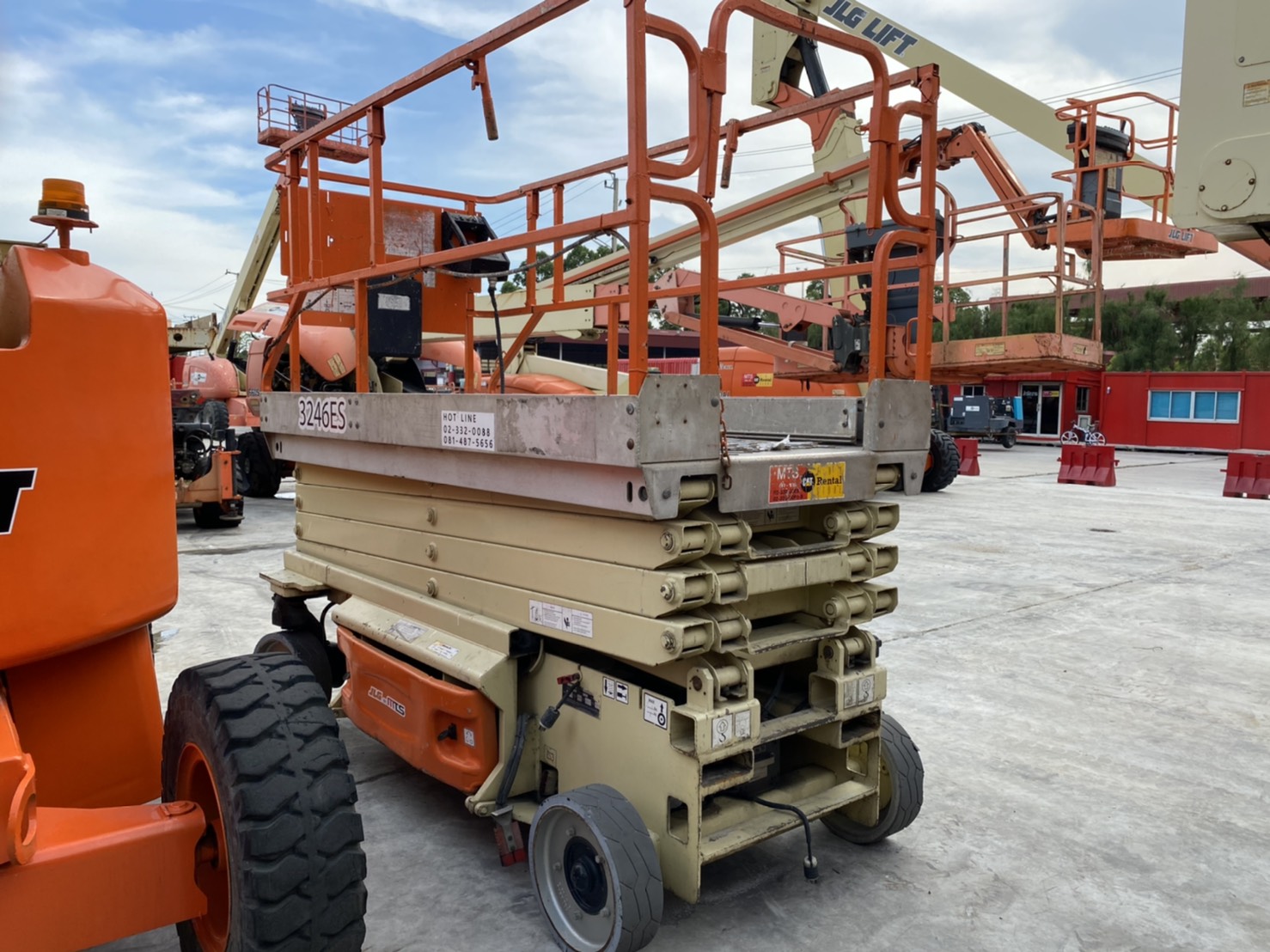 ขายรถกระเช้า JLG ขากรรไกร 3246ES สูง 9.68 เมตร มือสอง ปรับสภาพแล้ว พร้อมใช้งาน ขายรถกระเช้า JLG ขากรรไกร 3246ES สูง 9.68 เมตร มือสอง ปรับสภาพแล้ว พร้อมใช้งาน