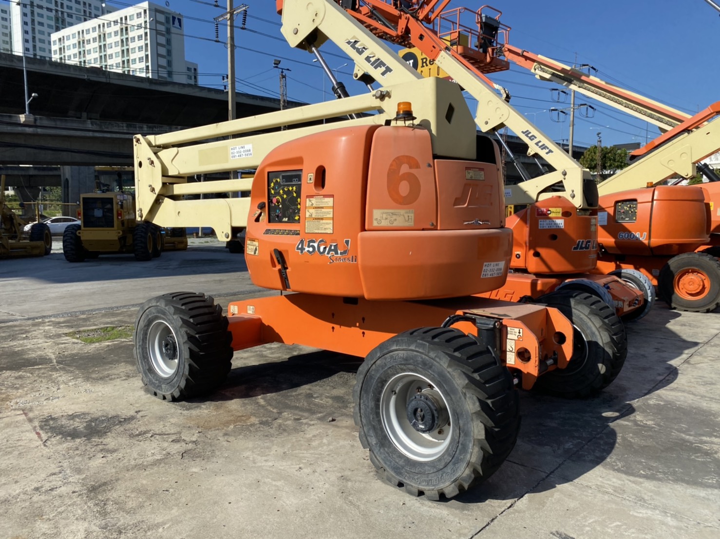 ขายรถกระเช้า JLG บูมศอก 450AJ II สูง 14 เมตร มือสองพร้อมใช้งาน ขายรถกระเช้า JLG บูมศอก 450AJ II สูง 14 เมตร มือสองพร้อมใช้งาน