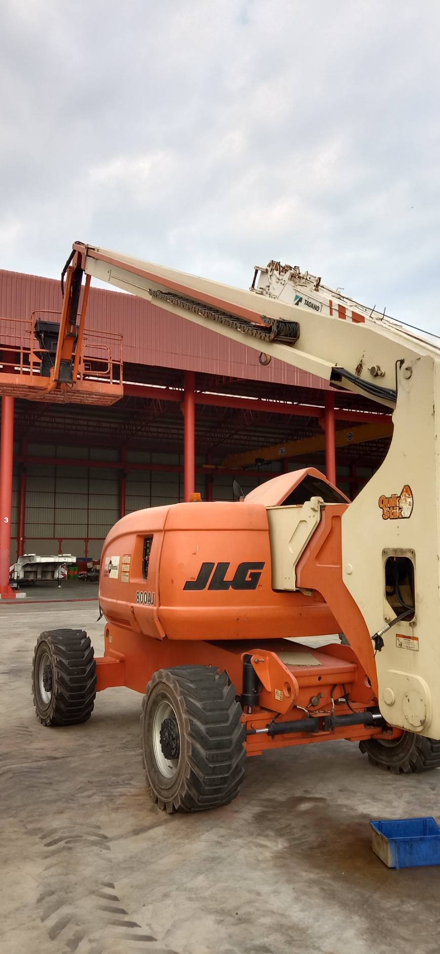 ขายรถกระเช้า JLG บูมศอก 800AJ สูง 24.46 เมตร  มือสอง พร้อมใช้งาน