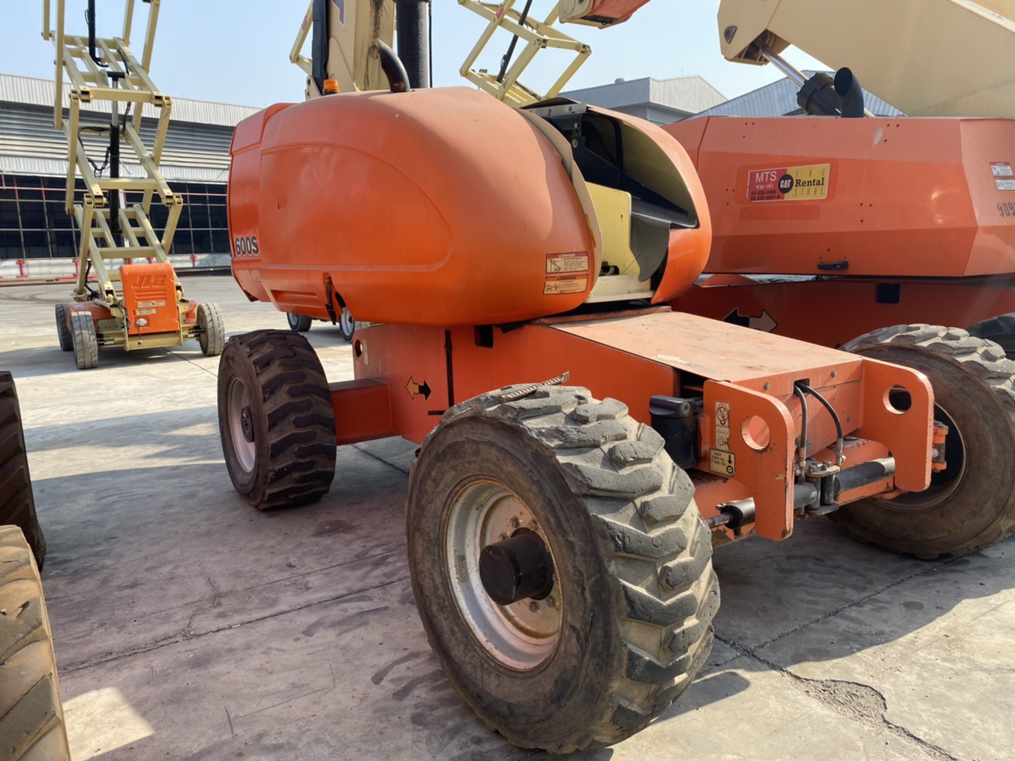 ขายรถกระเช้า JLG บูมตรง 600S สูง 18.36 เมตร มือสอง ขายรถกระเช้า JLG บูมตรง 600S สูง 18.36 เมตร มือสอง