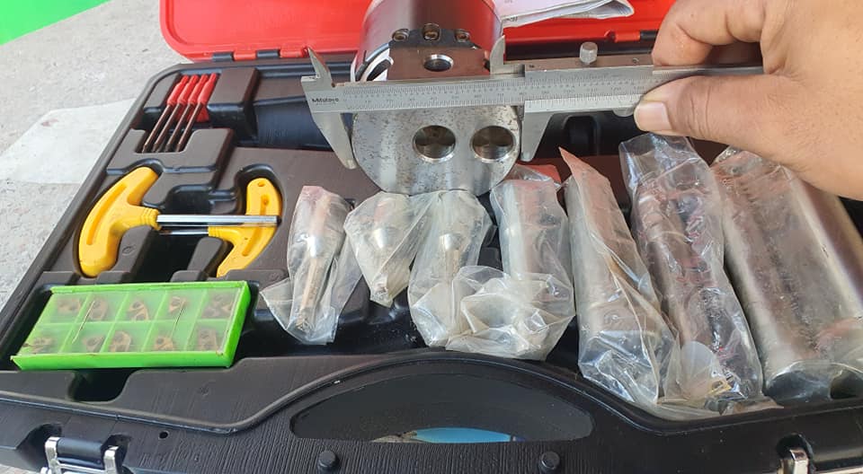 ชุดหัวคว้าน bt40 ขนาด 80 mm. + ชุดมีด inserst 8 ด้าม ตอบโจทย์ทุกขนาดรูค้วาน 8500 บาท 0814583376 เอก ปทุม ชุดหัวคว้าน bt40 ขนาด 80 mm. + ชุดมีด inserst 8 ด้าม ตอบโจทย์ทุกขนาดรูค้วาน 8500 บาท 0814583376 เอก ปทุม