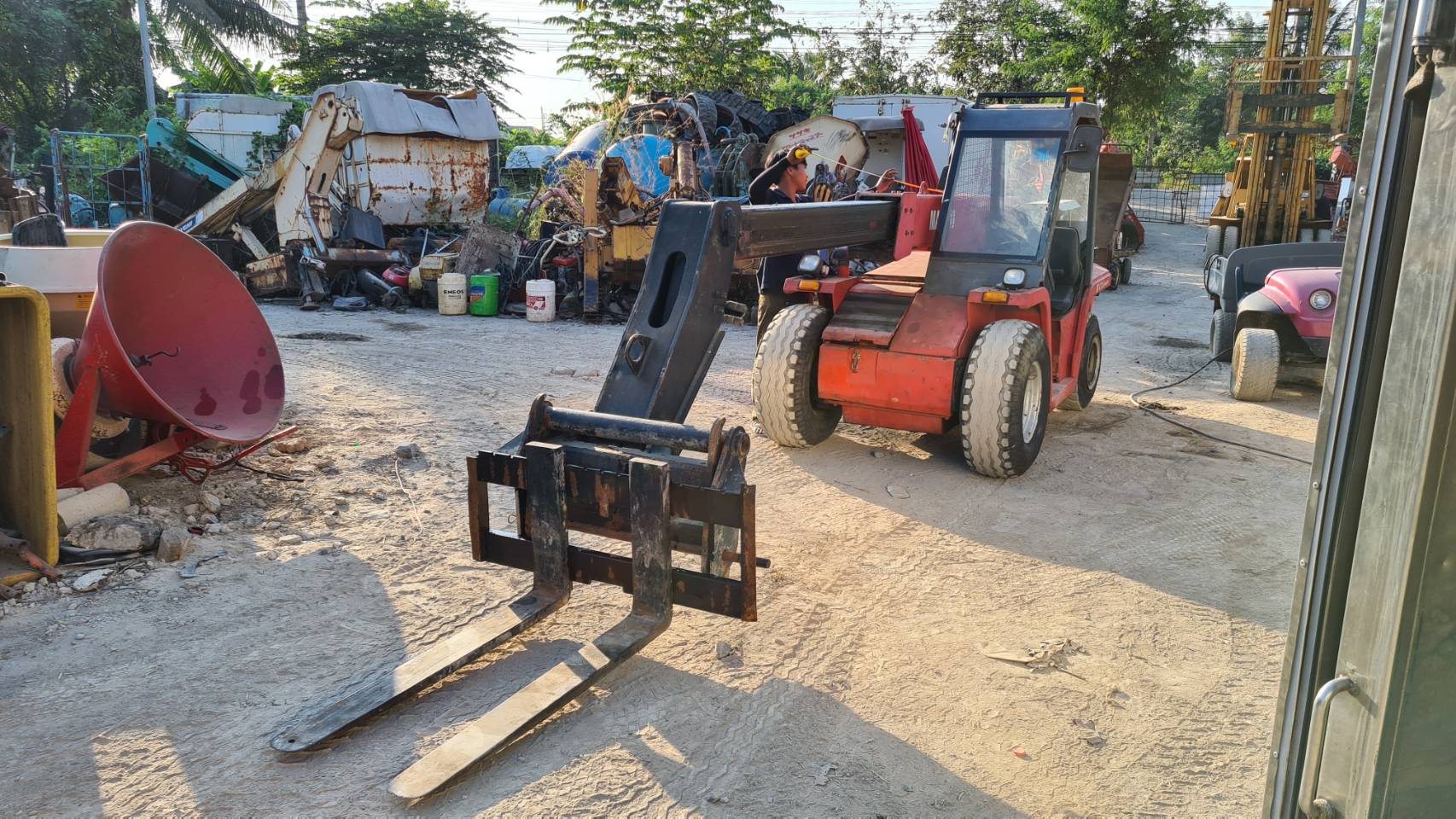 ขาย รถยก โฟล์คลิฟต์ MANITOU บูมยาว 5.3 ม ยกสูง 4 ม เก่านอก เครื่อง perkin ดีเซล 4 สูบ 4WD งากระดก ขาย รถยก โฟล์คลิฟต์ MANITOU บูมยาว 5.3 ม ยกสูง 4 ม เก่านอก เครื่อง perkin ดีเซล 4 สูบ 4WD งากระดก