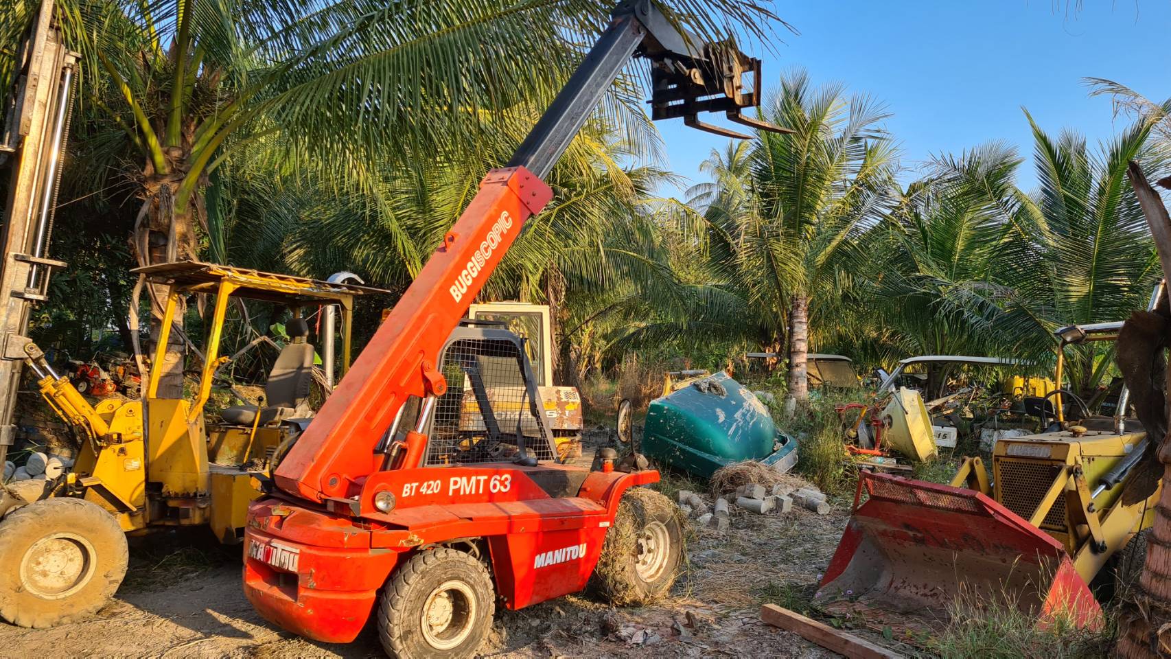 ขาย รถยก โฟล์คลิฟต์ MANITOU บูมยาว 5.3 ม ยกสูง 4 ม เก่านอก เครื่อง perkin ดีเซล 4 สูบ 4WD งากระดก ขาย รถยก โฟล์คลิฟต์ MANITOU บูมยาว 5.3 ม ยกสูง 4 ม เก่านอก เครื่อง perkin ดีเซล 4 สูบ 4WD งากระดก