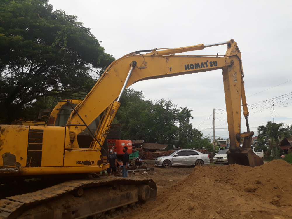 รถแบ๊คโฮ PC200  รุ่น6 095-7597981