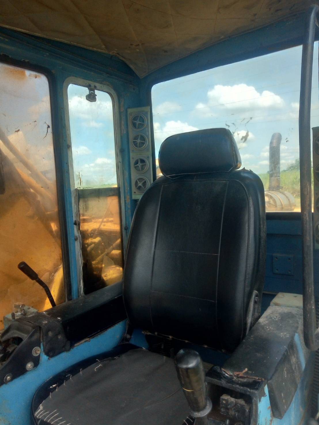 รถขุด KOMATSU PC200-3 คอนโทรลสั้น แรงขุดดี มีเล่มทะเบียน รถขุด KOMATSU PC200-3 คอนโทรลสั้น แรงขุดดี มีเล่มทะเบียน