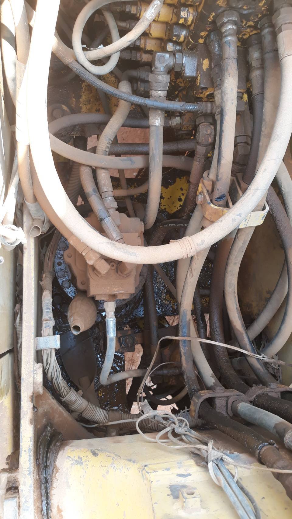 รถขุด KOMATSU PC120-6 รถสภาพพร้อมใช้งาน โซ่ใหม่ทั้ง 2 ข้าง รถมีเล่มทะเบียน