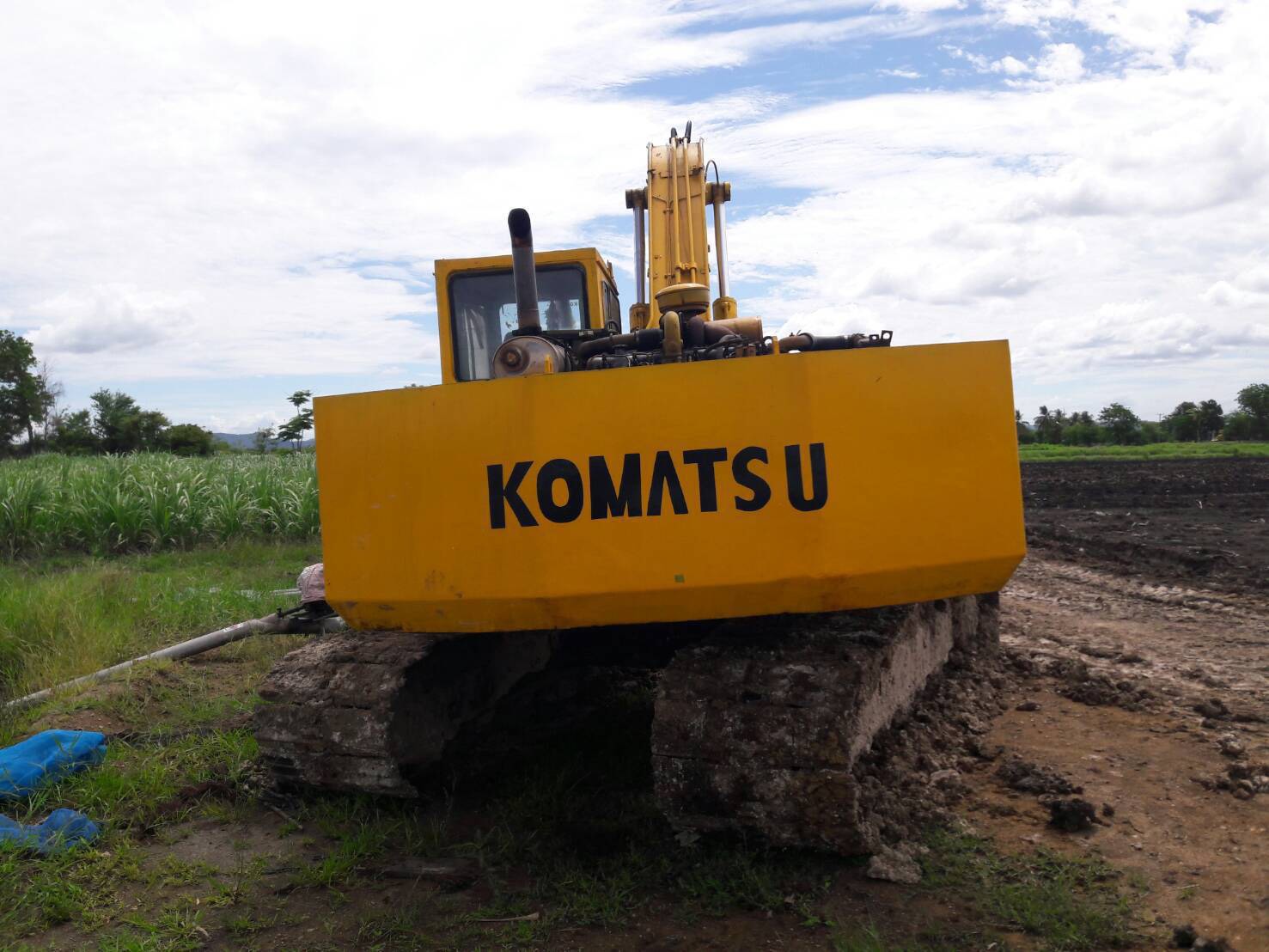 รถขุด KOMATSU PC200-3 คอนโทรลสั้น แรงขุดดี มีเล่มทะเบียน รถขุด KOMATSU PC200-3 คอนโทรลสั้น แรงขุดดี มีเล่มทะเบียน