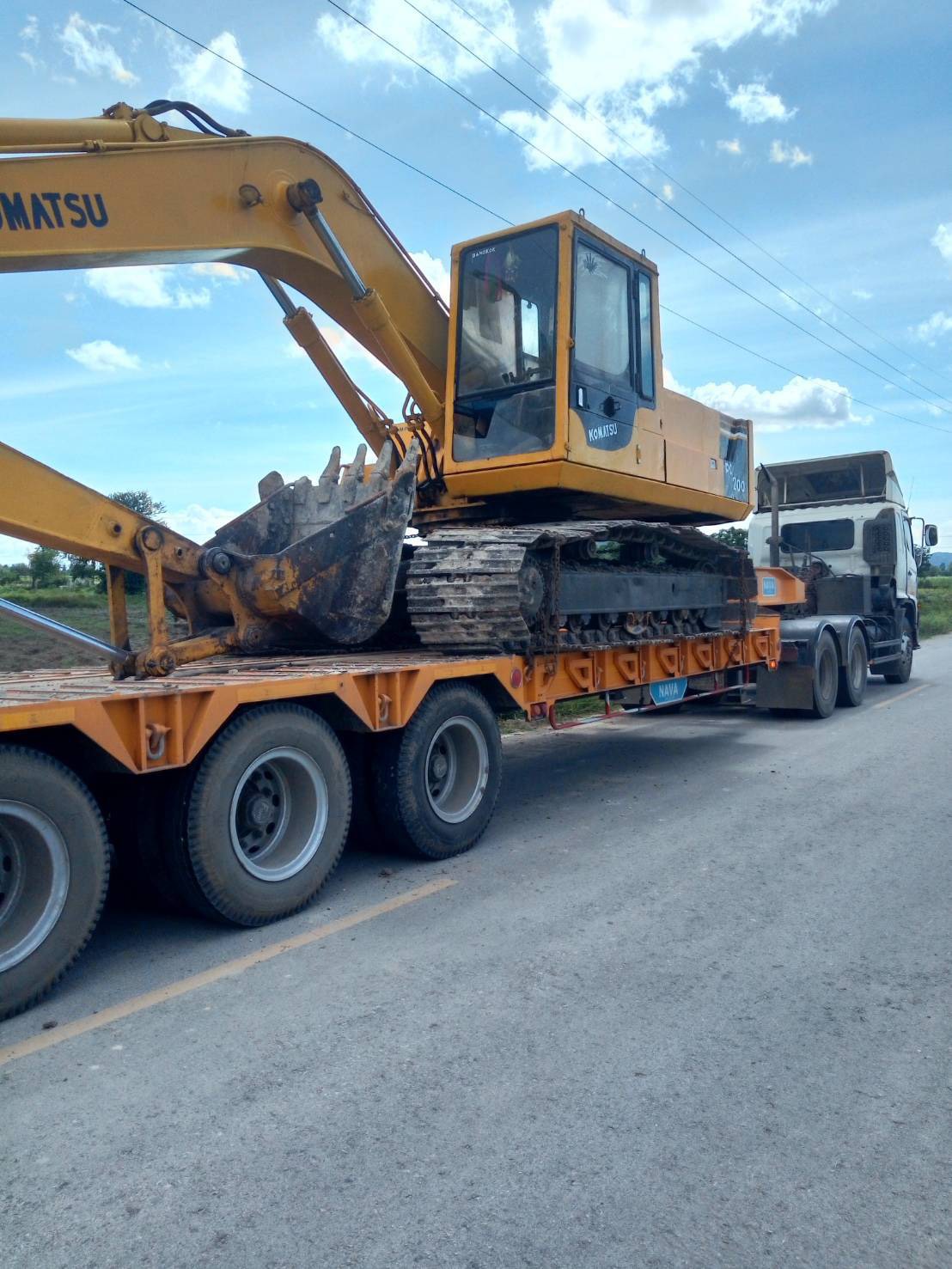 รถขุด KOMATSU PC200-3 คอนโทรลสั้น แรงขุดดี มีเล่มทะเบียน รถขุด KOMATSU PC200-3 คอนโทรลสั้น แรงขุดดี มีเล่มทะเบียน