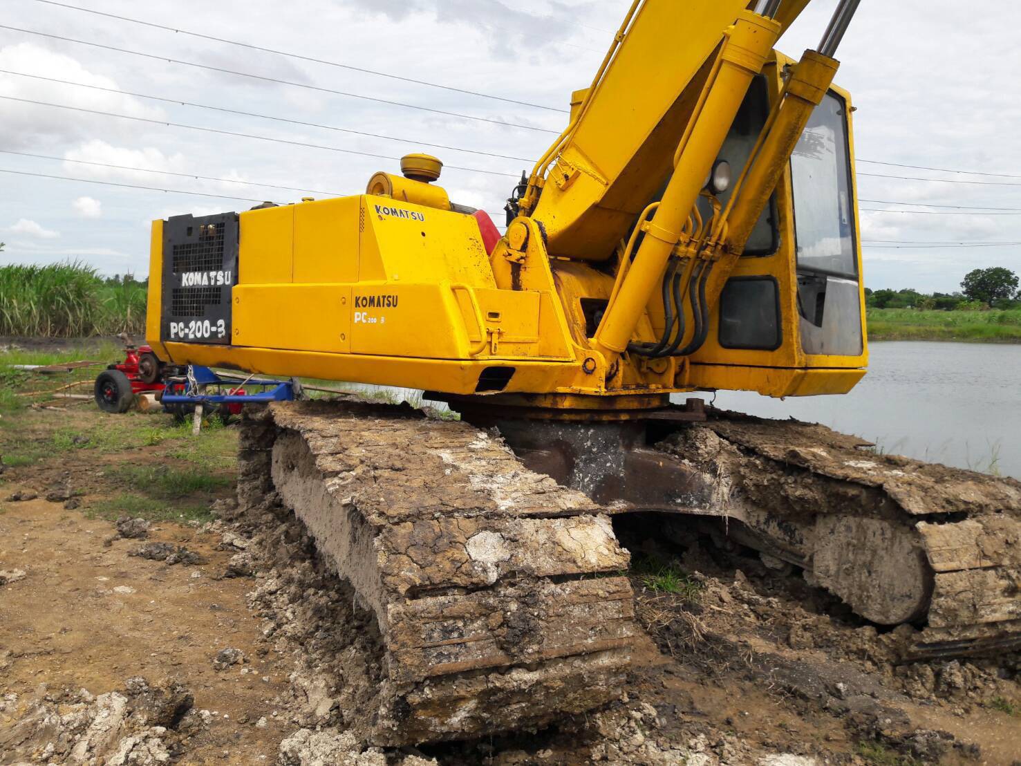 รถขุด KOMATSU PC200-3 คอนโทรลสั้น แรงขุดดี มีเล่มทะเบียน รถขุด KOMATSU PC200-3 คอนโทรลสั้น แรงขุดดี มีเล่มทะเบียน