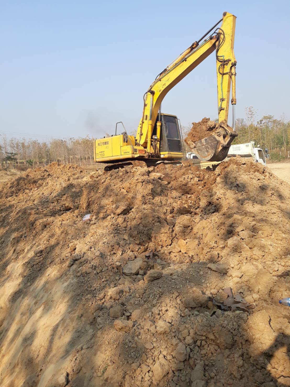 รถขุด KOMATSU PC120-6 รถสภาพพร้อมใช้งาน โซ่ใหม่ทั้ง 2 ข้าง รถมีเล่มทะเบียน