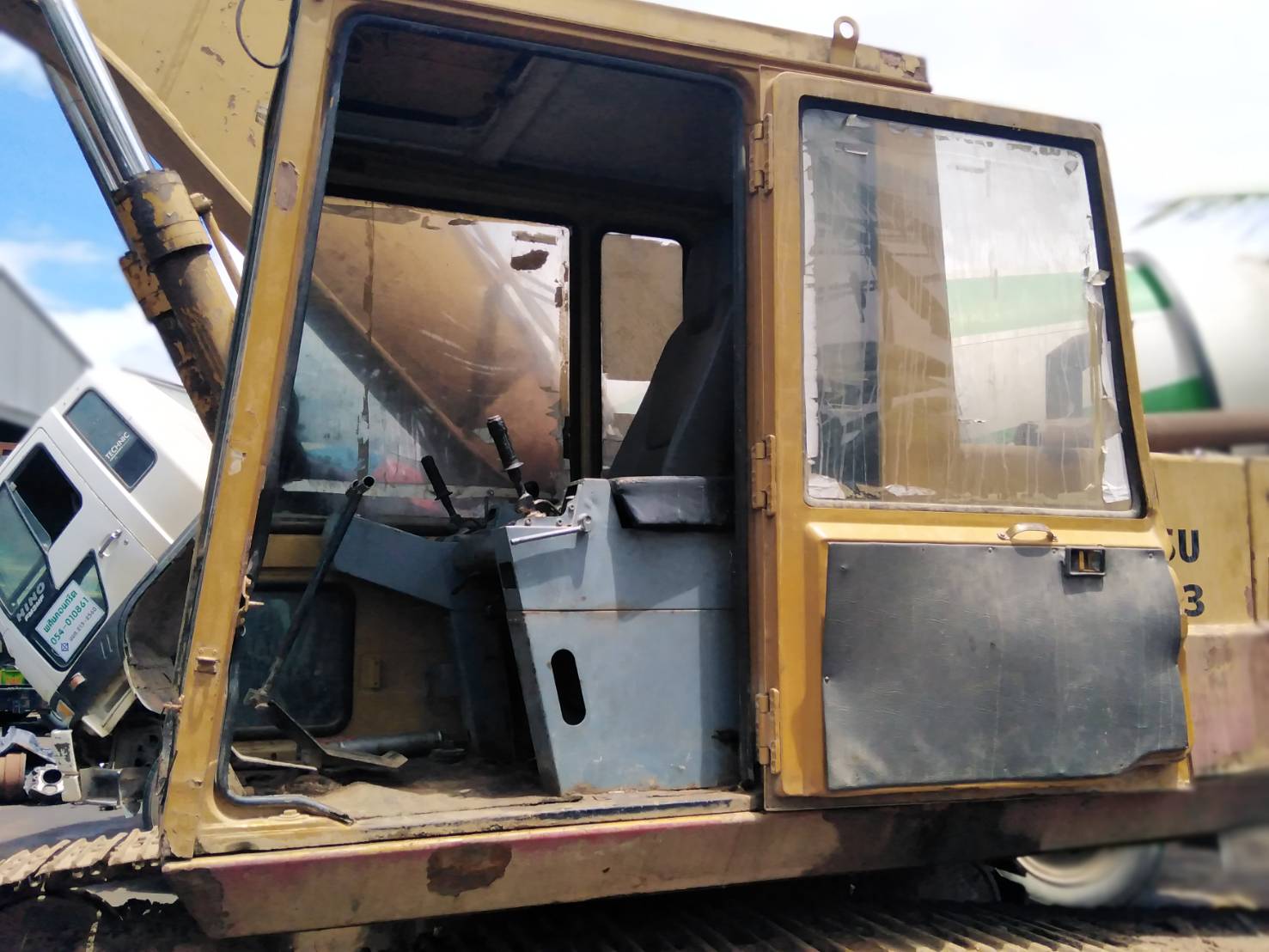 รถขุด KOMATSU PC200-3 รุ่นคอนโทรลสั้น ฟิตเครื่องมาใหม่ รถพร้อมใช้งาน ไม่มีทะเบียน. รถขุด KOMATSU PC200-3 รุ่นคอนโทรลสั้น ฟิตเครื่องมาใหม่ รถพร้อมใช้งาน ไม่มีทะเบียน.