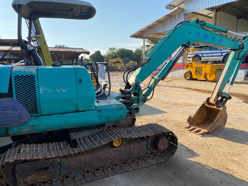 รถขุด KOMATSU PC40-7 แรงขุดดี รถสภาพพร้อมใช้งาน รถขุด KOMATSU PC40-7 แรงขุดดี รถสภาพพร้อมใช้งาน