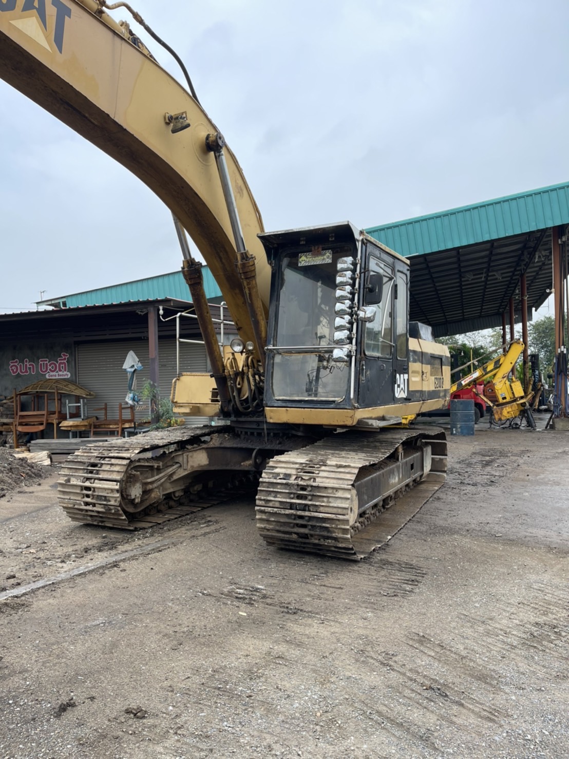 รถแบคโฮ CAT E200B มีคลิปการทำงานส่งให้ได้ทางไลน์ครับ รถแบคโฮ CAT E200B มีคลิปการทำงานส่งให้ได้ทางไลน์ครับ