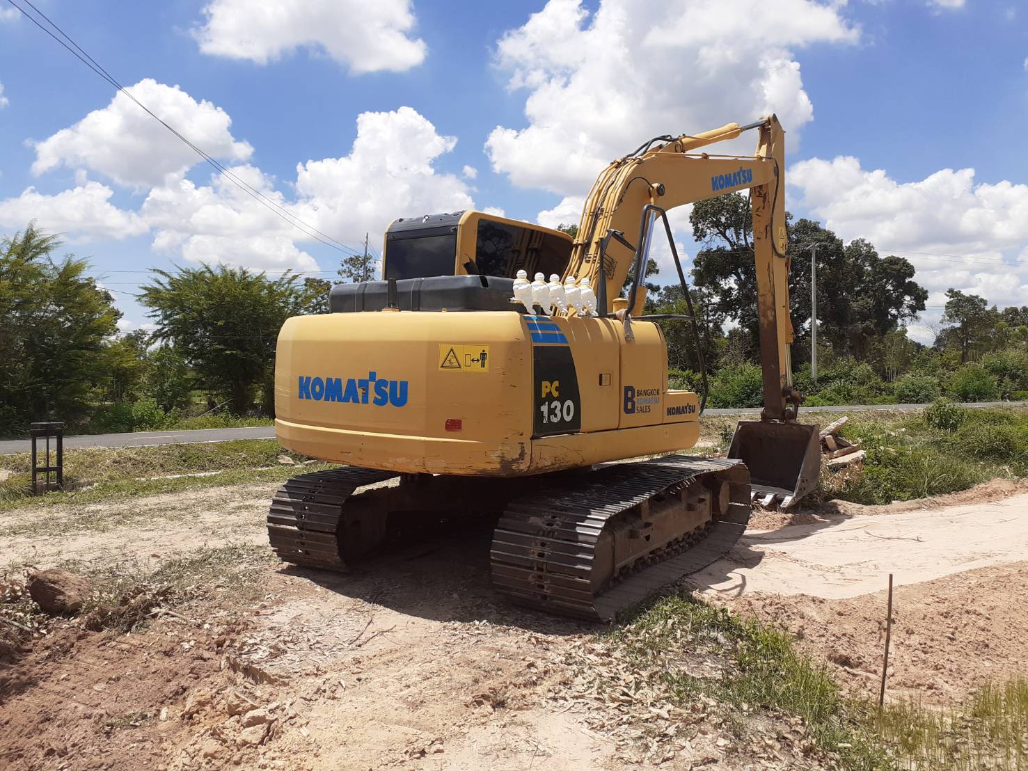 รถขุด KOMATSU PC130-8 รถสภาพสวยพร้อม มีเล่มทะเบียน รถขุด KOMATSU PC130-8 รถสภาพสวยพร้อม มีเล่มทะเบียน