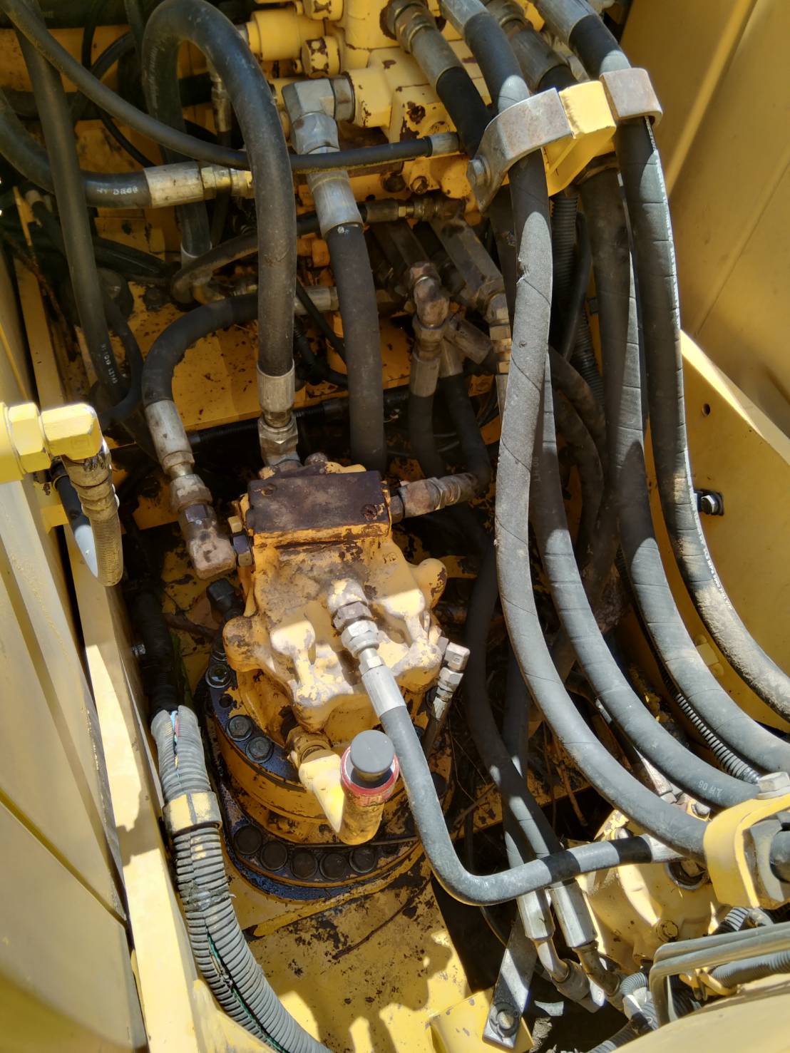 รถขุด KOMATSU PC130-8 รถสภาพสวยพร้อม มีเล่มทะเบียน รถขุด KOMATSU PC130-8 รถสภาพสวยพร้อม มีเล่มทะเบียน