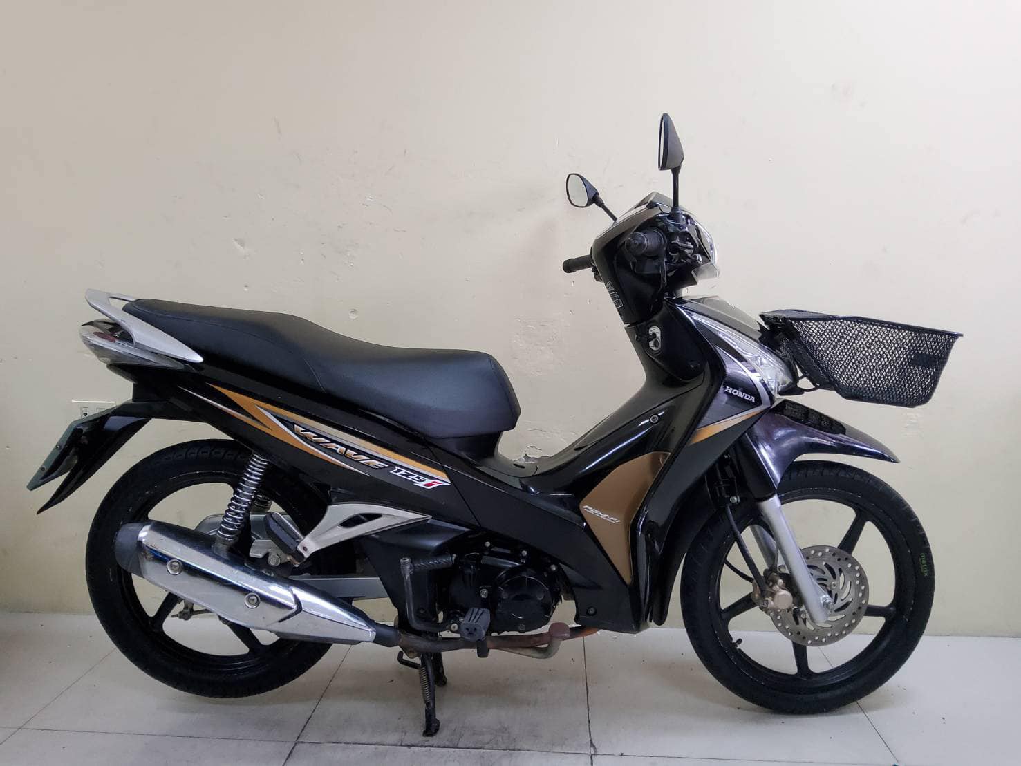 Honda Wave125i ปี2016 ตัวท็อป ล้อแม็ค  8985 กม. เอกสารพร้อมโอน