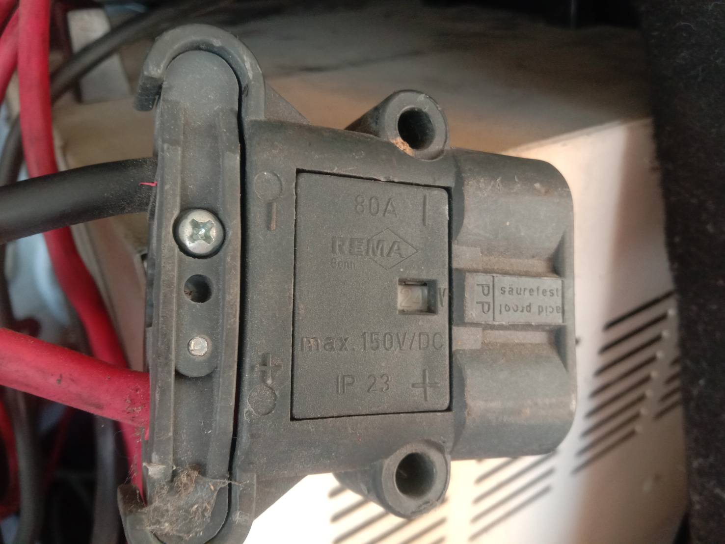 ตู้ชาร์จแบตเตอรี่มือสอง