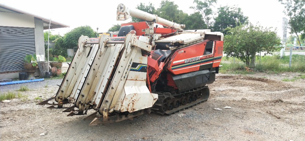 รถเกี่ยวข้าว Mitsubishi MC 5,000