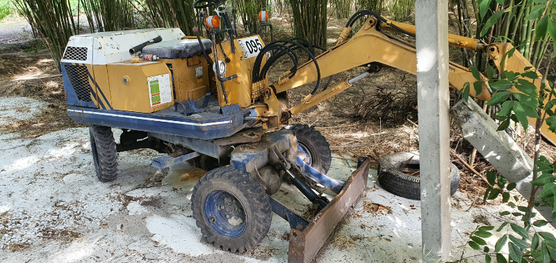 แม็คโค KOMATSU PW05 แม็คโค KOMATSU PW05