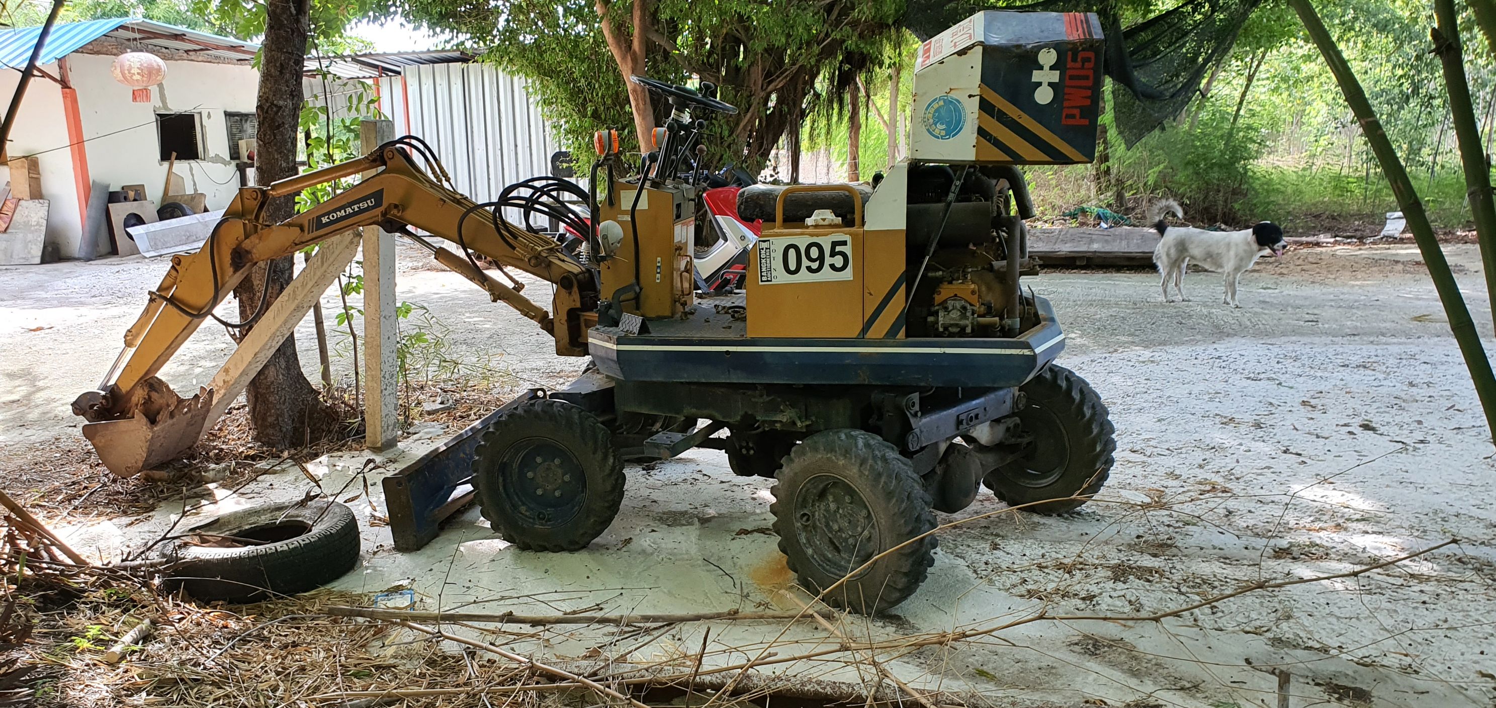 แม็คโค KOMATSU PW05