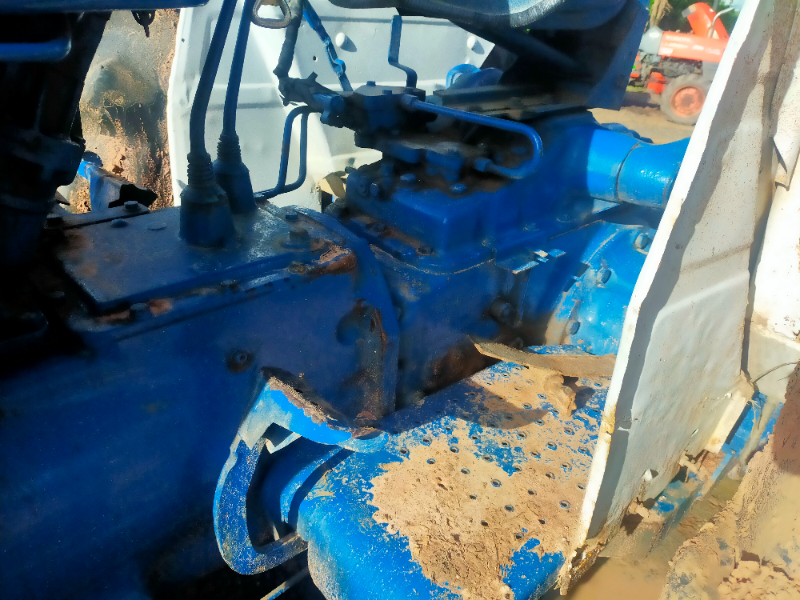 ขายรถไถฟอร์ด6610เครื่องที5ดันหน้า ผาน