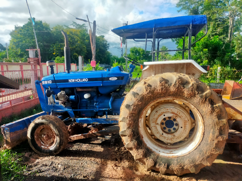 ขายรถไถฟอร์ด6610เครื่องที5ดันหน้า ผาน