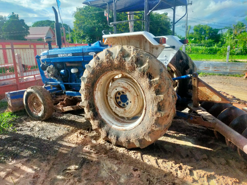 ขายรถไถฟอร์ด6610เครื่องที5ดันหน้า ผาน