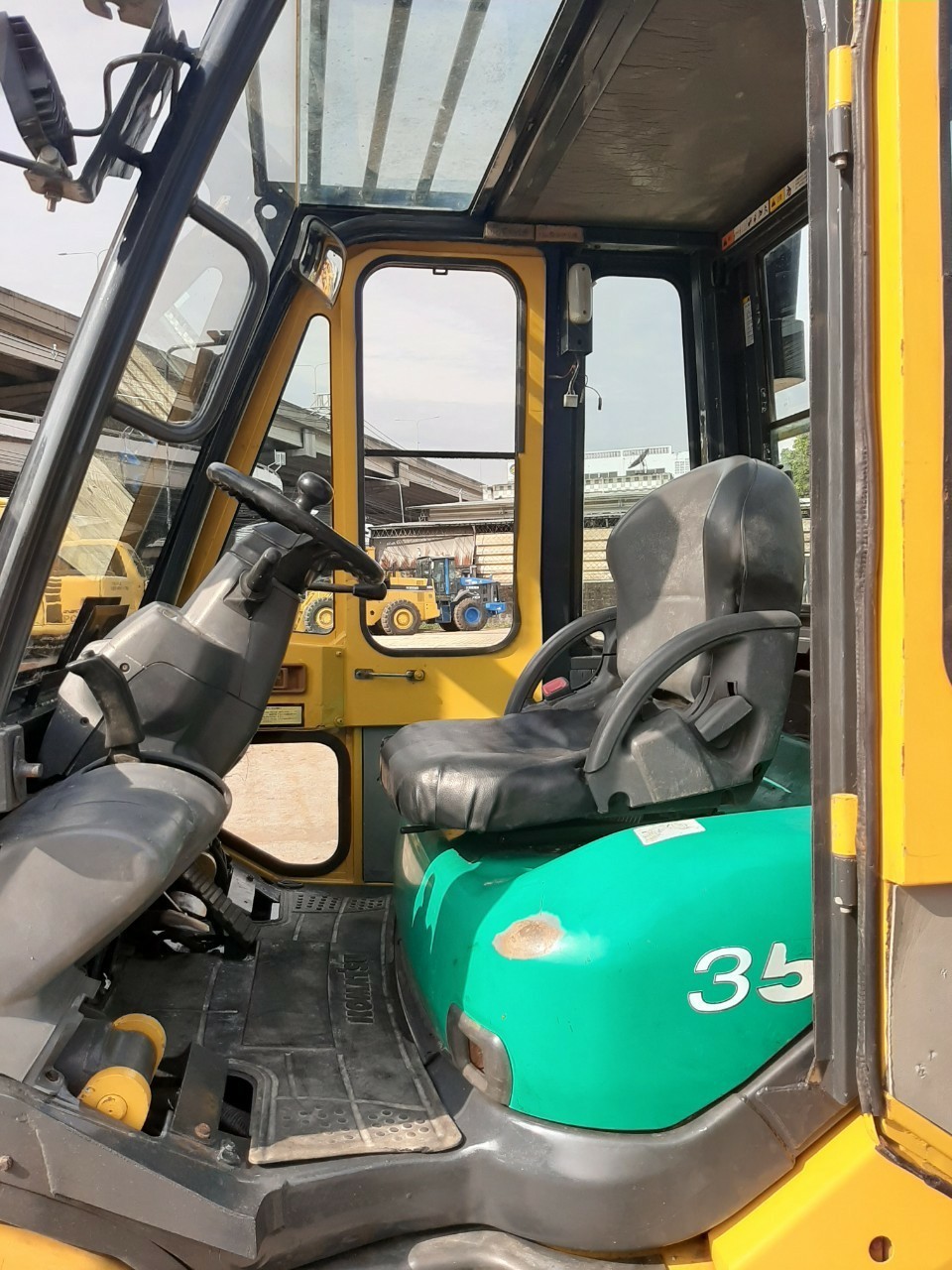 โฟลคลีฟท์ KOMATSU FD35-10 พร้อมใช้งาน สอบถามเพิ่มเติมที่คุณชัญญา 0658844400, www.nmc99.com