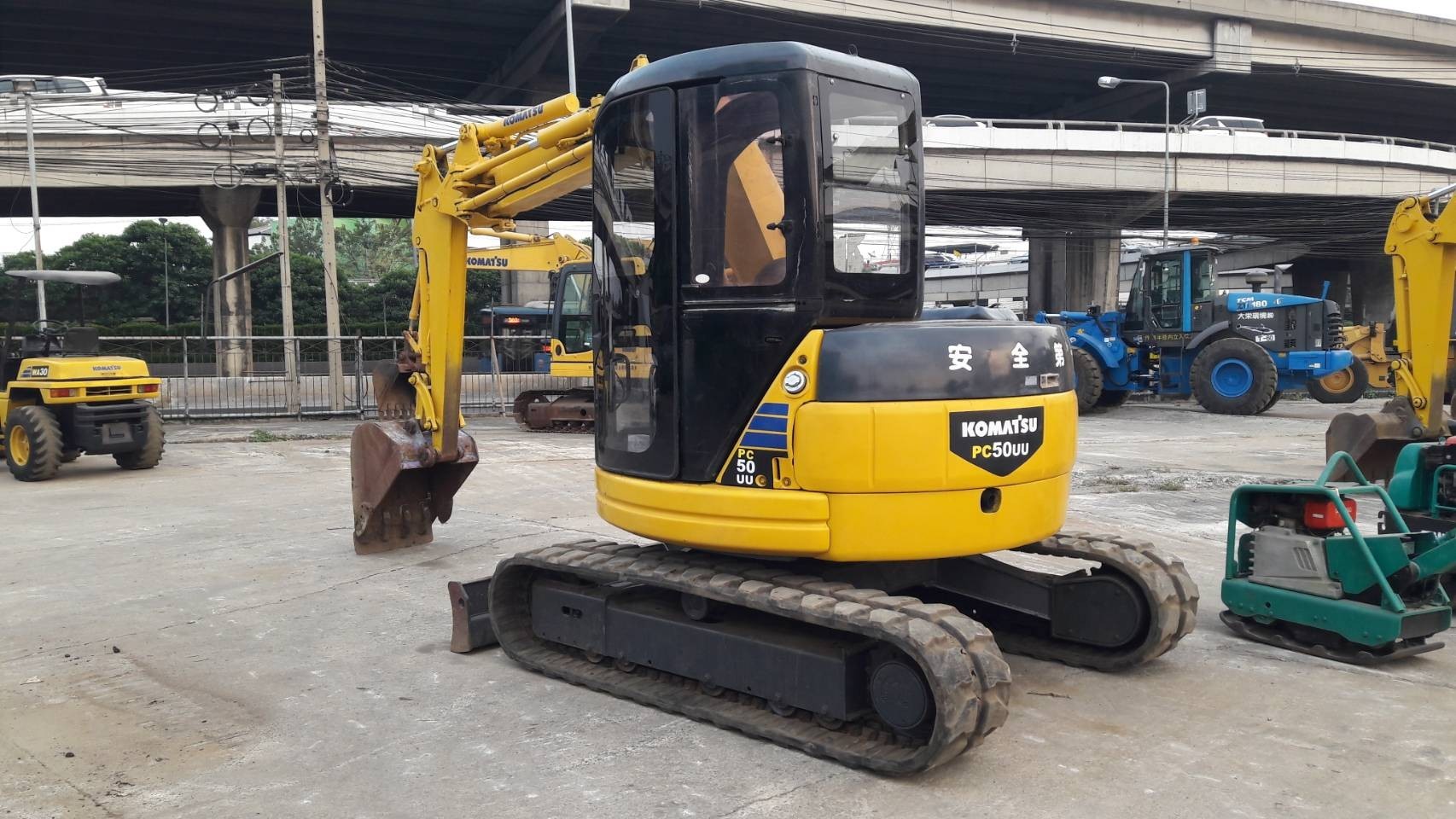 รถขุด KOMATSU PC50UU-2 พร้อมใช้งาน รายละเอียดสอบถามที่คุณชัญญา 0658844400, www.nmc99.com รถขุด KOMATSU PC50UU-2 พร้อมใช้งาน รายละเอียดสอบถามที่คุณชัญญา 0658844400, www.nmc99.com