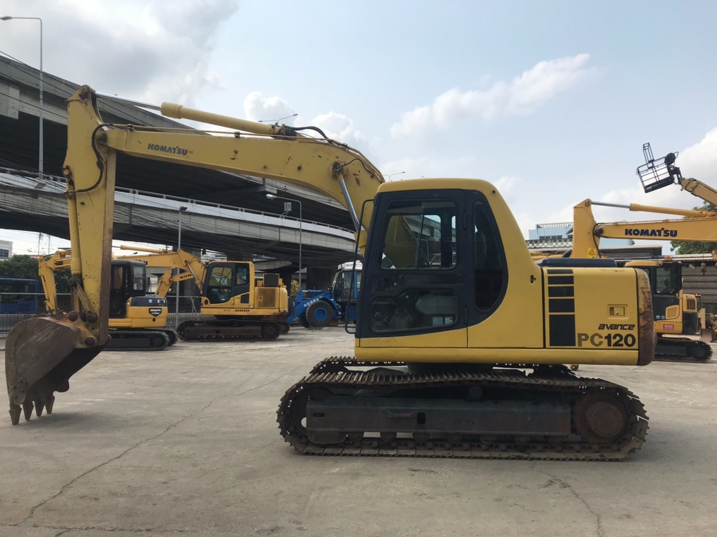 รถขุด KOMATSU PC120-6 พร้อมใช้งาน